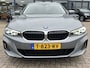 BMW 3-Serie 320e Widescreen Trekhaak Camera Elek Stoelen Leder Stoelverwarming 18 Inch M-Sport Velgen Keyless Led Dab Extra Getint Glas NL Auto Plug In Hybride