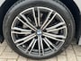 BMW 3-Serie 320e Widescreen Trekhaak Camera Elek Stoelen Leder Stoelverwarming 18 Inch M-Sport Velgen Keyless Led Dab Extra Getint Glas NL Auto Plug In Hybride