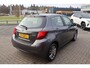 Toyota Yaris 1.3 VVT-i DYNAMIC 5-DEURS AIRCO NAVIGATIE LM-VELGEN PARKEERCAMERA BLUETOOTH 6-SPEED