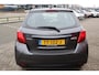 Toyota Yaris 1.3 VVT-i DYNAMIC 5-DEURS AIRCO NAVIGATIE LM-VELGEN PARKEERCAMERA BLUETOOTH 6-SPEED