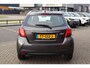 Toyota Yaris 1.3 VVT-i DYNAMIC 5-DEURS AIRCO NAVIGATIE LM-VELGEN PARKEERCAMERA BLUETOOTH 6-SPEED