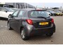 Toyota Yaris 1.3 VVT-i DYNAMIC 5-DEURS AIRCO NAVIGATIE LM-VELGEN PARKEERCAMERA BLUETOOTH 6-SPEED