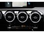 Mercedes-Benz A-klasse 180 5drs Business Solution BJ2022 Lmv 16" | Led V+A | Pdc | Navi | Achteruitrijcamera | Virtual cockpit | Climate control | Cruise control | Sportstoelen | Verwarmde voorstoelen | Zwarte hemel | Getint glas