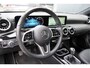 Mercedes-Benz A-klasse 180 5drs Business Solution BJ2022 Lmv 16" | Led V+A | Pdc | Navi | Achteruitrijcamera | Virtual cockpit | Climate control | Cruise control | Sportstoelen | Verwarmde voorstoelen | Zwarte hemel | Getint glas