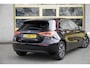 Mercedes-Benz A-klasse 180 5drs Business Solution BJ2021 Lmv 16" | Led V+A | Pdc | Navi | Achteruitrijcamera | Climate control | Cruise control | Sportstoelen | Verwarmde voorstoelen | Zwarte hemel | Extra getint glas