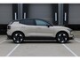 Volvo EX30 Single Motor Extended Range Plus 69 kWh | Verwarmbare voorstoelen en stuurwiel | Premium Audio by Harman Kardon | Getint Glas Achter | Adaptieve Cruise Control & Pilot Assist | Elektrisch bedienbare achterklep | Parkeersensoren voor en achter & camera | Apple carplay / Android auto | 19 inch Lichtmetalen velgen | Warmtepomp