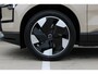 Volvo EX30 Single Motor Extended Range Plus 69 kWh | Verwarmbare voorstoelen en stuurwiel | Premium Audio by Harman Kardon | Getint Glas Achter | Adaptieve Cruise Control & Pilot Assist | Elektrisch bedienbare achterklep | Parkeersensoren voor en achter & camera | Apple carplay / Android auto | 19 inch Lichtmetalen velgen | Warmtepomp