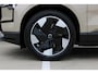 Volvo EX30 Single Motor Extended Range Plus 69 kWh | Verwarmbare voorstoelen en stuurwiel | Premium Audio by Harman Kardon | Getint Glas Achter | Adaptieve Cruise Control & Pilot Assist | Elektrisch bedienbare achterklep | Parkeersensoren voor en achter & camera | Apple carplay / Android auto | 19 inch Lichtmetalen velgen | Warmtepomp