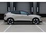 Volvo EX30 Single Motor Extended Range Plus 69 kWh | Verwarmbare voorstoelen en stuurwiel | Premium Audio by Harman Kardon | Getint Glas Achter | Adaptieve Cruise Control & Pilot Assist | Elektrisch bedienbare achterklep | Parkeersensoren voor en achter & camera | Apple carplay / Android auto | 19 inch Lichtmetalen velgen | Warmtepomp