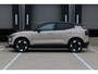 Volvo EX30 Single Motor Extended Range Plus 69 kWh | Verwarmbare voorstoelen en stuurwiel | Premium Audio by Harman Kardon | Getint Glas Achter | Adaptieve Cruise Control & Pilot Assist | Elektrisch bedienbare achterklep | Parkeersensoren voor en achter & camera | Apple carplay / Android auto | 19 inch Lichtmetalen velgen | Warmtepomp