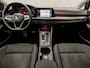 Volkswagen Golf 1.4 eHybrid Sport 204Pk Automaat (SCHUIFDAK, APPLE CARPLAY, HEAD-UP DISPLAY, STUUR/STOELVERWARMING, MEMORY SEATS, IQ LIGHT KOPLAMPEN, CAMERA, SFEERVERLICHTING, GETINT GLAS, NIEUWSTAAT)