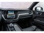 Volvo XC60 T8 Plug-in hybrid AWD Plus Black Edition | Adaptieve Cruise Control | Panoramadak | Stoel-/Stuur-/Voorruitverwarming | Dodehoek Detectie | 360° Parkeercamera | Harman Kardon Audio |