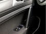 Volkswagen Golf 1.0 TSI Sportline Automaat (APPLE CARPLAY, GROOT NAVI, STOELVERWARMING, GETINT GLAS, ALCANTARA, ADAPTIVE CRUISE, SPORTSTOELEN, LM VELGEN, PARKEERSENSOREN, NIEUWSTAAT)