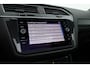 Volkswagen Tiguan 1.5 TSI R-Line | Pano | Elek. Trekhaak | Camera + PDC | CarPlay | Dodehoek | Dig. Cockpit | Adapt. Cruise