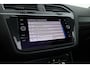 Volkswagen Tiguan 1.5 TSI R-Line | Pano | Elek. Trekhaak | Camera + PDC | CarPlay | Dodehoek | Dig. Cockpit | Adapt. Cruise