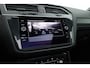 Volkswagen Tiguan 1.5 TSI R-Line | Pano | Elek. Trekhaak | Camera + PDC | CarPlay | Dodehoek | Dig. Cockpit | Adapt. Cruise