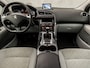 Peugeot 3008 1.6 THP Crossway Sport 157Pk (PANORAMADAK, NAVIGATIE, HEAD-UP DISPLAY, CLIMATE, CAMERA, LEDEREN SPORTSTOELEN, GETINT GLAS, TREKHAAK, CRUISE, NIEUWSTAAT)