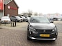 Peugeot 3008 130 Pk. * GT * Automaat * EAT8 Benzine * Night Vision * Navigatie * 1//2 Lederen interieur * Keyless Start & Entry * Dodehoek Bewaking * Voor en achter Parkeer Camera * Vingerhoets; Vierde Generatie Eersteklas Service. Al meer dan 100 jaar een begrip in de Brabantse Kempen.