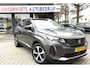 Peugeot 3008 130 Pk. * GT * Automaat * EAT8 Benzine * Night Vision * Navigatie * 1//2 Lederen interieur * Keyless Start & Entry * Dodehoek Bewaking * Voor en achter Parkeer Camera * Vingerhoets; Vierde Generatie Eersteklas Service. Al meer dan 100 jaar een begrip in de Brabantse Kempen.