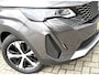 Peugeot 3008 130 Pk. * GT * Automaat * EAT8 Benzine * Night Vision * Navigatie * 1//2 Lederen interieur * Keyless Start & Entry * Dodehoek Bewaking * Voor en achter Parkeer Camera * Vingerhoets; Vierde Generatie Eersteklas Service. Al meer dan 100 jaar een begrip in de Brabantse Kempen.