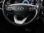 Hyundai Kona Electric EV Premium 64 kWh | SOH 100% | 3 Fase | Stoelventilatie | Leder | Head-Up | Warmtepomp | Camera | Achterbankverwarming | Carplay | Navigatie | Adaptive cruise | Keyless | Parkeerhulp