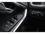 Volvo V40 2.0 T4 190PK R-Design Business Sport - Half leder - Zwarte hemel - Afneembare trekhaak - Stoelverwarming