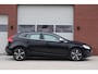 Volvo V40 2.0 T4 190PK R-Design Business Sport - Half leder - Zwarte hemel - Afneembare trekhaak - Stoelverwarming