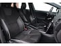 Volvo V40 2.0 T4 190PK R-Design Business Sport - Half leder - Zwarte hemel - Afneembare trekhaak - Stoelverwarming