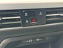 Volkswagen Golf 1.0 TSI Life | LED | Stoelverwarming | Navigatiesysteem | Lichtmetalen velgen | Keyless start | Achteruitrijcamera | Parkeersensoren voor en achter | Cruise control adaptief | Climate control