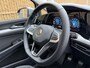 Volkswagen Golf 1.0 TSI Life | LED | Stoelverwarming | Navigatiesysteem | Lichtmetalen velgen | Keyless start | Achteruitrijcamera | Parkeersensoren voor en achter | Cruise control adaptief | Climate control