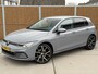 Volkswagen Golf 1.0 TSI Life | LED | Stoelverwarming | Navigatiesysteem | Lichtmetalen velgen | Keyless start | Achteruitrijcamera | Parkeersensoren voor en achter | Cruise control adaptief | Climate control