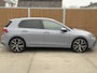 Volkswagen Golf 1.0 TSI Life | LED | Stoelverwarming | Navigatiesysteem | Lichtmetalen velgen | Keyless start | Achteruitrijcamera | Parkeersensoren voor en achter | Cruise control adaptief | Climate control