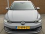Volkswagen Golf 1.0 TSI Life | LED | Stoelverwarming | Navigatiesysteem | Lichtmetalen velgen | Keyless start | Achteruitrijcamera | Parkeersensoren voor en achter | Cruise control adaptief | Climate control