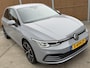 Volkswagen Golf 1.0 TSI Life | LED | Stoelverwarming | Navigatiesysteem | Lichtmetalen velgen | Keyless start | Achteruitrijcamera | Parkeersensoren voor en achter | Cruise control adaptief | Climate control