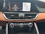 Alfa Romeo Giulia 2.0T * Veloce pakket * Stoel + Stuur verwarming * Leder