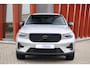 Volvo XC40 T5 Recharge Plus Dark | Stoelverwarming | Parkeercamera | H/K | BLIS | Pilot Assist | Glossy Black | Keyless