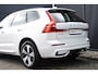 Volvo XC60 T6 Plug-in hybrid AWD Plus Dark | Trekhaak | Rondom zichtcamera | Verwarmbare voorstoelen+stuurwiel+achterbank | Premium audio by Harman Kardon | 19 inch Lichtmetalen velgen