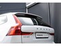 Volvo XC60 T6 Plug-in hybrid AWD Plus Dark | Trekhaak | Rondom zichtcamera | Verwarmbare voorstoelen+stuurwiel+achterbank | Premium audio by Harman Kardon | 19 inch Lichtmetalen velgen