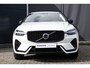Volvo XC60 T6 Plug-in hybrid AWD Plus Dark | Trekhaak | Rondom zichtcamera | Verwarmbare voorstoelen+stuurwiel+achterbank | Premium audio by Harman Kardon | 19 inch Lichtmetalen velgen