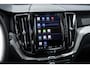 Volvo XC60 T6 Plug-in hybrid AWD Plus Dark | Trekhaak | Rondom zichtcamera | Verwarmbare voorstoelen+stuurwiel+achterbank | Premium audio by Harman Kardon | 19 inch Lichtmetalen velgen