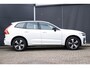 Volvo XC60 T6 Plug-in hybrid AWD Plus Dark | Trekhaak | Rondom zichtcamera | Verwarmbare voorstoelen+stuurwiel+achterbank | Premium audio by Harman Kardon | 19 inch Lichtmetalen velgen