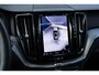 Volvo XC60 T6 Plug-in hybrid AWD Plus Dark | Trekhaak | Rondom zichtcamera | Verwarmbare voorstoelen+stuurwiel+achterbank | Premium audio by Harman Kardon | 19 inch Lichtmetalen velgen