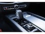 Volvo XC60 T6 Plug-in hybrid AWD Plus Dark | Trekhaak | Rondom zichtcamera | Verwarmbare voorstoelen+stuurwiel+achterbank | Premium audio by Harman Kardon | 19 inch Lichtmetalen velgen