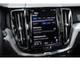 Volvo XC60 T6 Plug-in hybrid AWD Plus Dark | Trekhaak | Rondom zichtcamera | Verwarmbare voorstoelen+stuurwiel+achterbank | Premium audio by Harman Kardon | 19 inch Lichtmetalen velgen