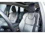 Volvo XC60 T6 Plug-in hybrid AWD Plus Dark | Trekhaak | Rondom zichtcamera | Verwarmbare voorstoelen+stuurwiel+achterbank | Premium audio by Harman Kardon | 19 inch Lichtmetalen velgen