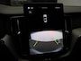 Volvo XC60 2.0 T8 Plug-in hybrid AWD Plus Black Edition / Pano. dak / Stoel-, achterbank- + stuurwielverwarming / Elektr. stoelverstelling / Achteruitrijcamera / Harman Kardon Audio / BLIS