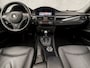 BMW 3-Serie 318i Sport 143Pk Automaat (SCHUIFDAK, CLIMATE, LEDER, STOELVERWARMING, SPORTSTOELEN, GETINT GLAS, PARKEERSENSOREN, CRUISE, NIEUWE APK, NIEUWSTAAT)