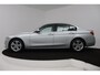 BMW 3-Serie 320i High Executive (STOELVERWARMING, DEALER ONDEROUDEN, CAMERA, CRUISE CONTROL, PARKEERSENSOREN, AUTOMAAT, LEER)