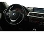 BMW 3-Serie 320i High Executive (STOELVERWARMING, DEALER ONDEROUDEN, CAMERA, CRUISE CONTROL, PARKEERSENSOREN, AUTOMAAT, LEER)