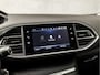 Peugeot 308 1.2 PureTech Sport (VIRTUAL COCKPIT, APPLE CARPLAY, GROOT NAVI, PARKEERSENSOREN, SPORTSTOELEN, LM VELGEN, CRUISE, NIEUWE APK, NIEUWSTAAT)